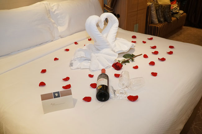 Anniversary-Bed-Decoration.jpg