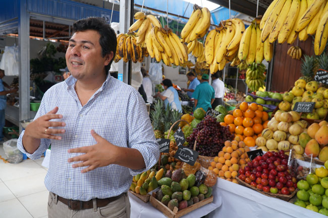 Lucas-explaining-Fruit.jpg