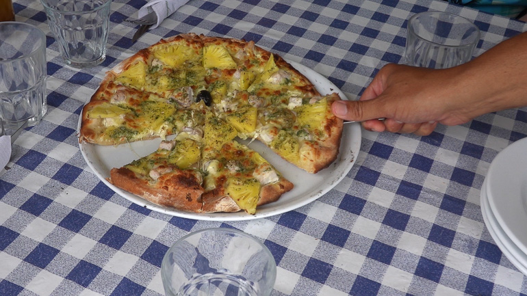 Allo-Pizza-770-pineapple-1-of-1.jpg