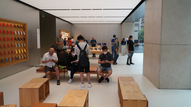 inside-the-apple-store.jpg