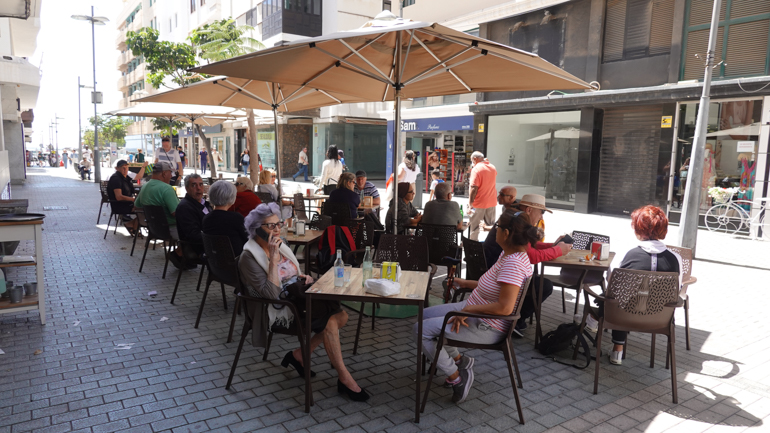cafe-on-pedestrian-street.jpg