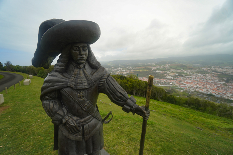 Estatua-D.-Afonso-VI.jpg