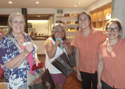 Montevideo Yarn Shopping and Koningstafel Dinner