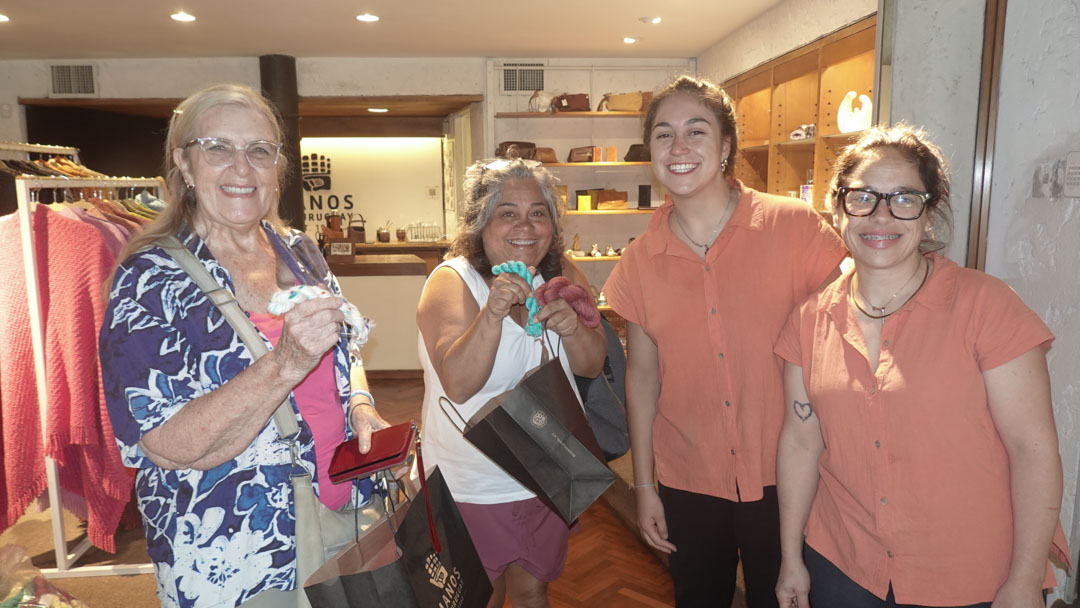 Montevideo Yarn Shopping and Koningstafel Dinner